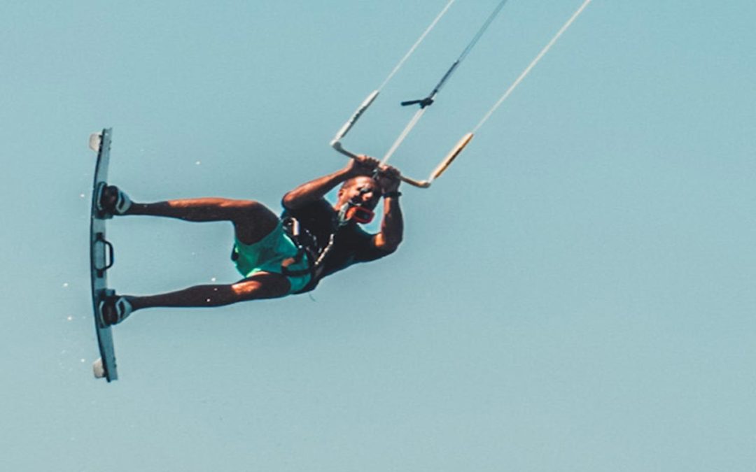 Die unvergleichlichen Vorteile des Kitesurfens im Sommer